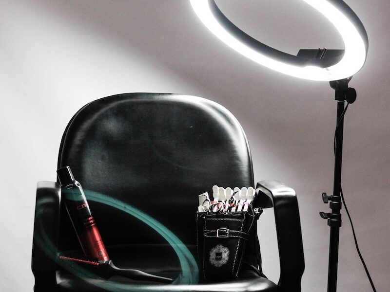 salon chain & ring light