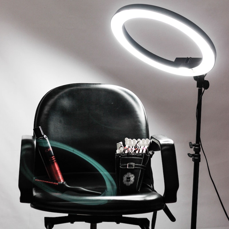 salon chain & ring light